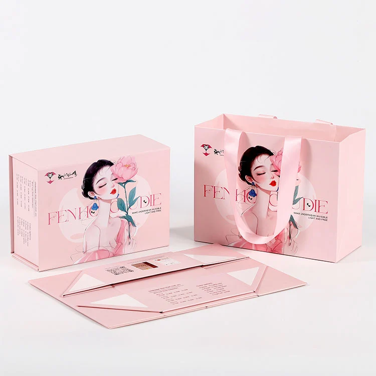 Pudełko do pakowania prezentów z papieru pakowego